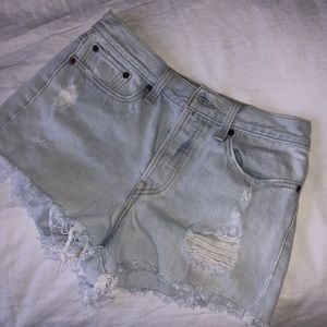LEVI DISTRESSED JEAN SHORTS